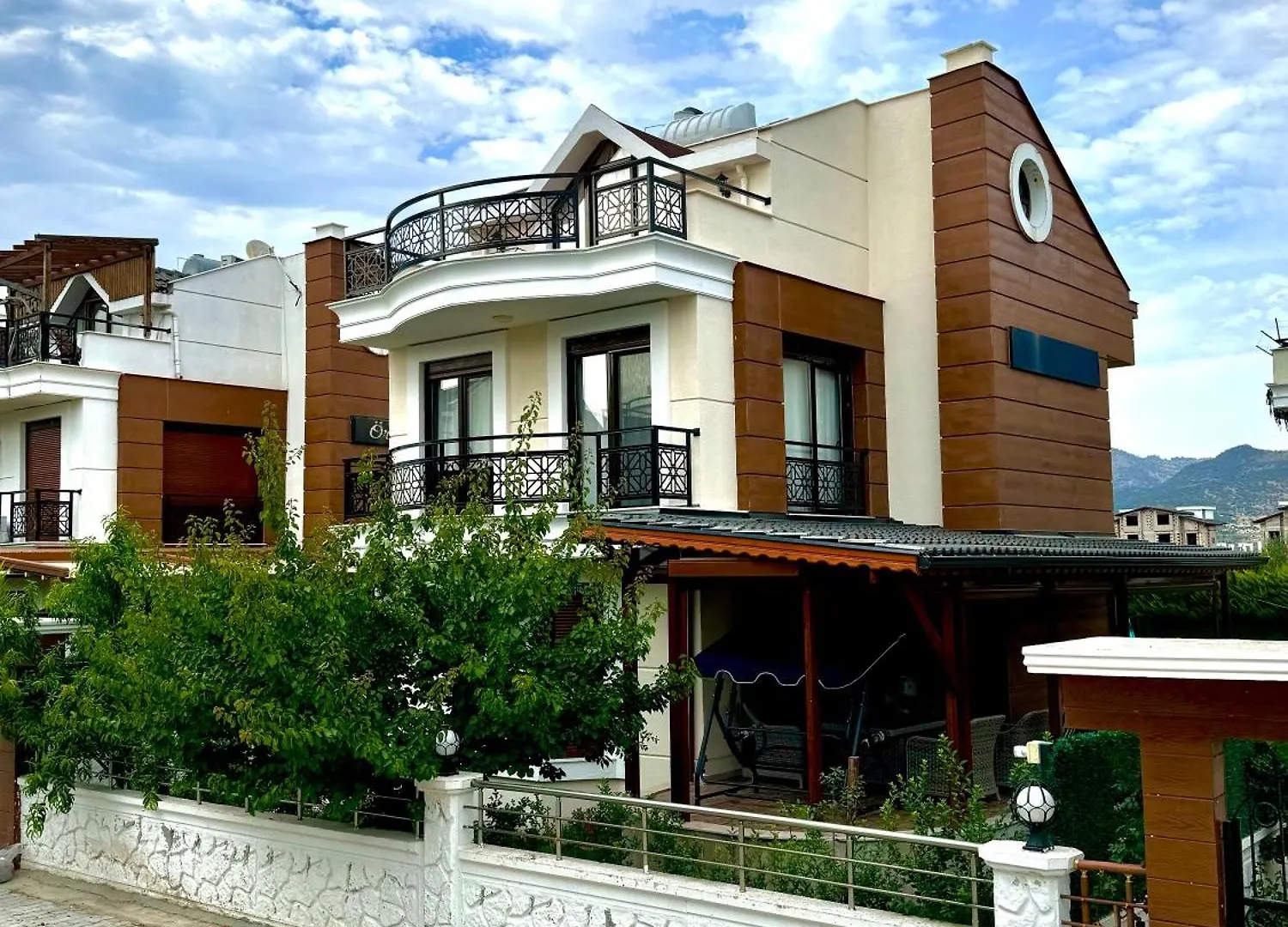 Polina Brn Villa Dikili Turkey